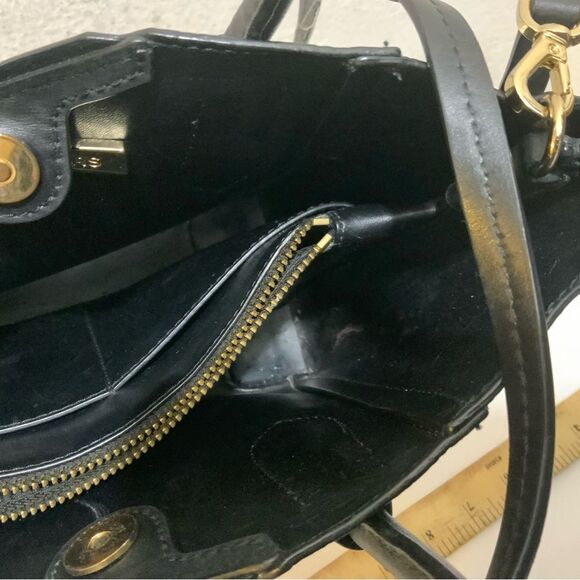 michael kors Mae Medium Pebbled Leather Messenger Bag - Picture 13 of 16